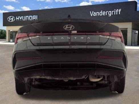 Used 2024 Hyundai Elantra SEL FWD image 7