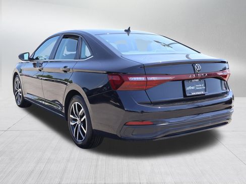 Used 2025 Volkswagen Jetta SE FWD image 5