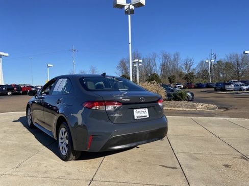 Used 2024 Toyota Corolla LE image 8