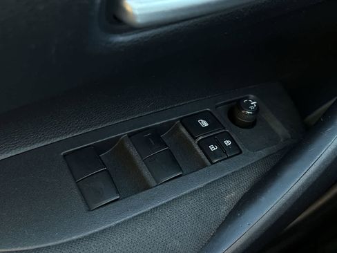 Used 2020 Toyota Corolla LE image 22