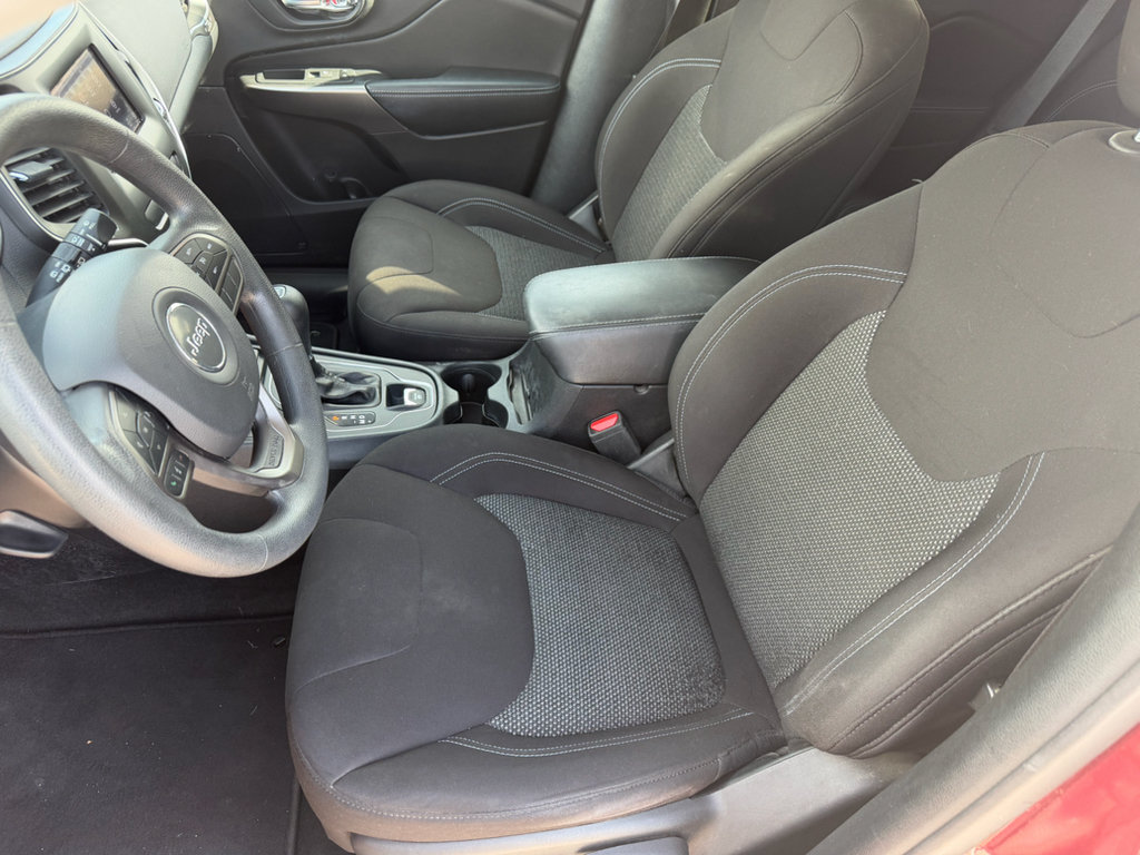 Used 2020 Jeep Cherokee Latitude AWD/4WD image 16