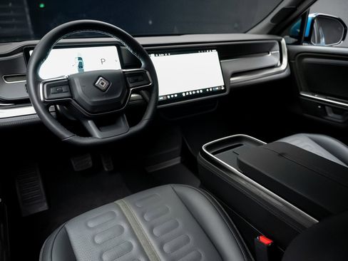 Used 2025 Rivian R1T Adventure image 2