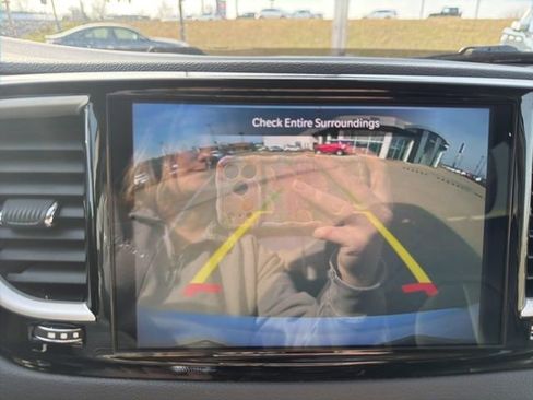 Used 2024 Chrysler Pacifica Touring-L FWD image 29