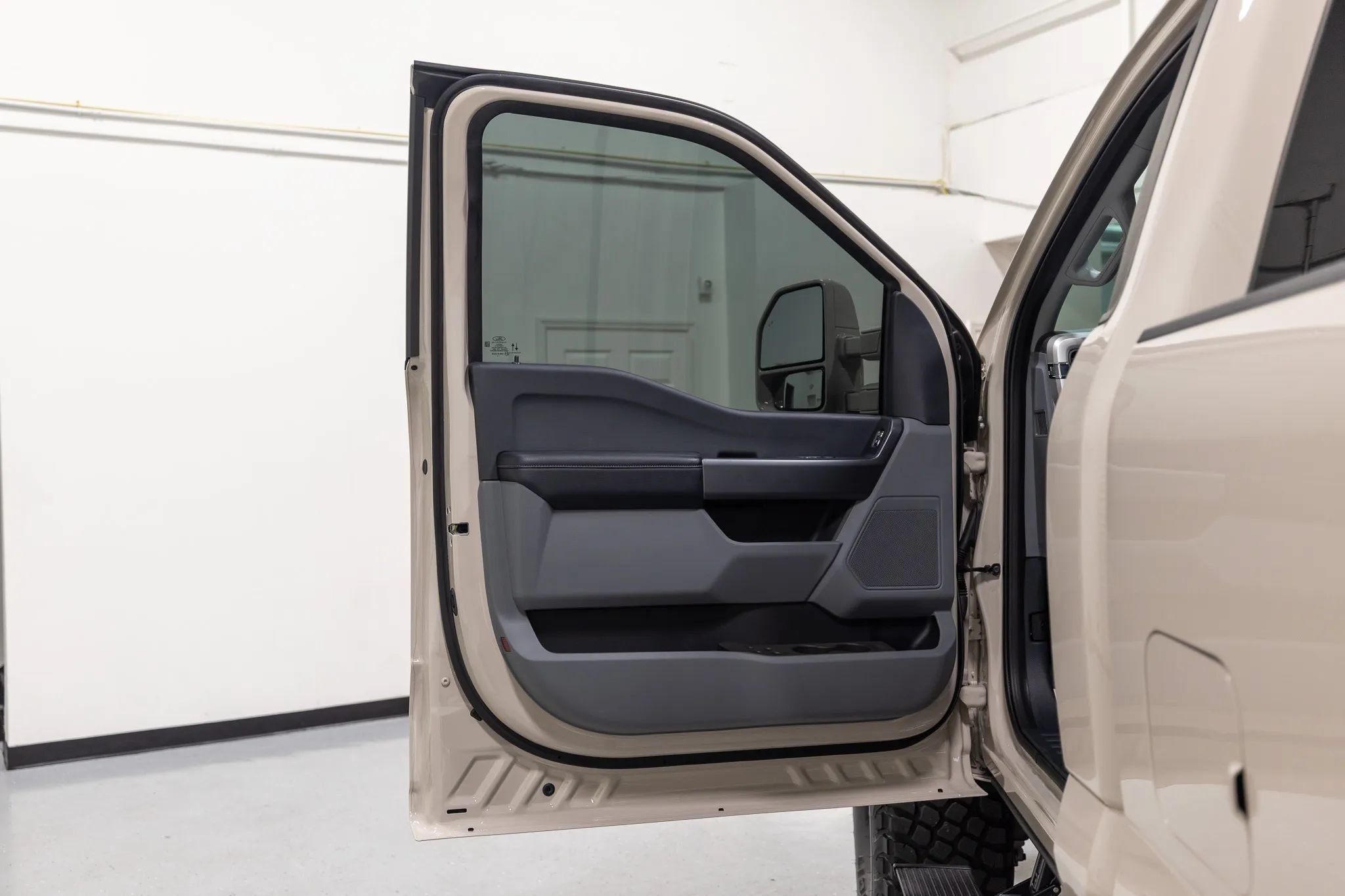 Used 2025 Ford F250 XLT w/ 360-Degree Camera Package AWD/4WD image 48