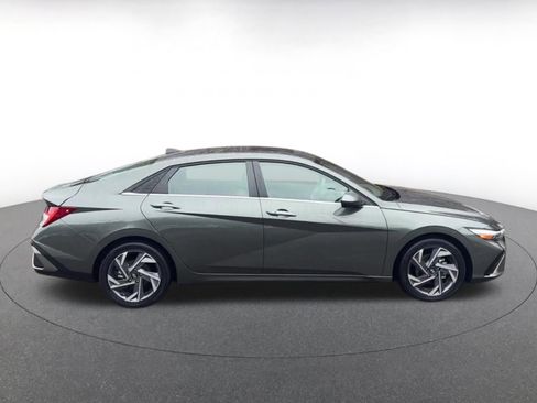 Used 2025 Hyundai Elantra SEL image 16