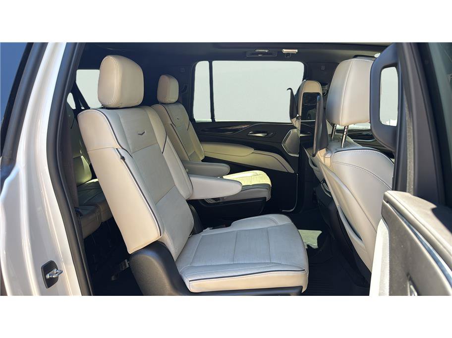 Used 2021 Cadillac Escalade ESV Sport w/ Driver Assist Tech Package AWD/4WD image 15