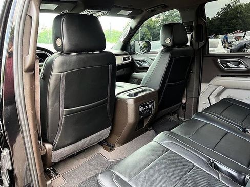 Used 2022 Chevrolet Suburban LT RWD image 42
