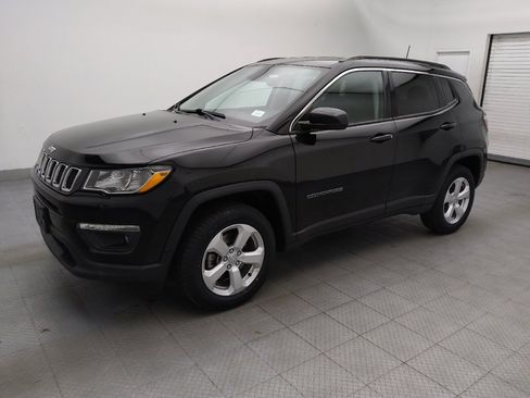 Used 2019 Jeep Compass Latitude w/ Popular Equipment Group AWD/4WD image 2
