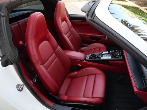 Used 2024 Porsche 911 Targa 4 GTS AWD/4WD image 23