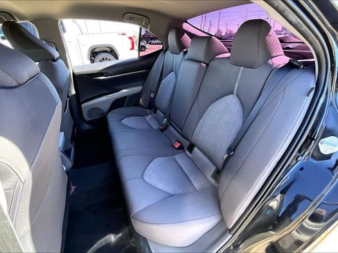 Used 2022 Toyota Camry LE image 19