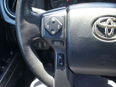 Used 2020 Toyota Tacoma TRD Off-Road w/ Technology Package AWD/4WD image 8