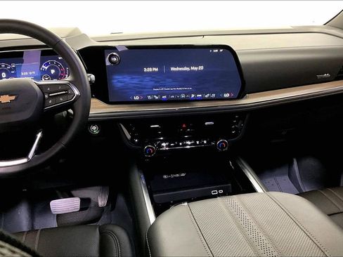 Used 2025 Chevrolet Suburban High Country AWD/4WD image 7