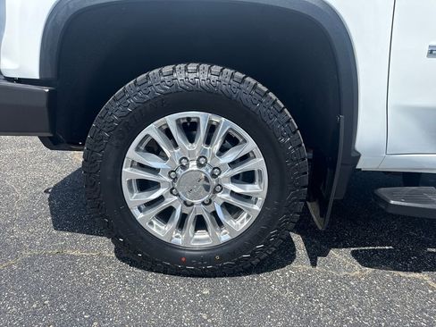 Used 2022 Chevrolet Silverado 2500 High Country w/ Technology Package AWD/4WD image 23