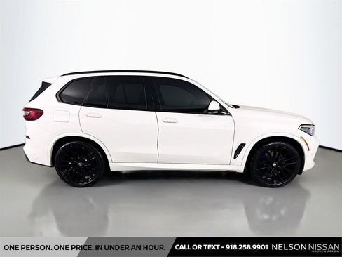 Used 2022 BMW X5 xDrive40i w/ M Sport Package AWD/4WD image 4