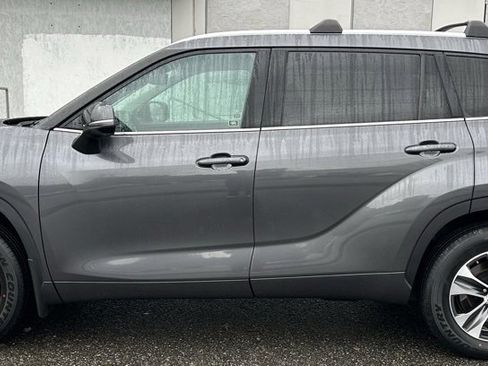 Certified 2022 Toyota Highlander XLE image 8