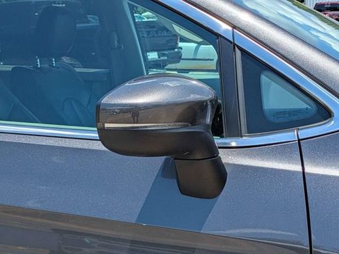 Used 2023 Chrysler Pacifica Touring-L FWD image 11