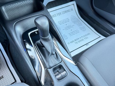 Used 2021 Toyota Corolla LE image 23