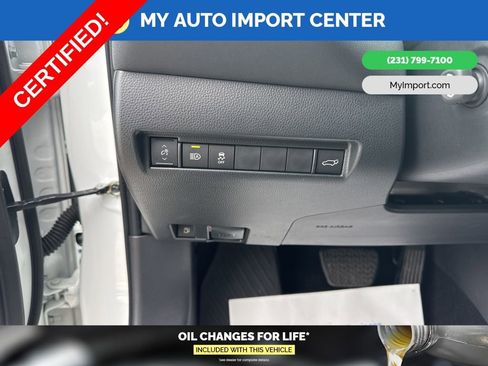 Used 2024 Toyota Venza LE image 13