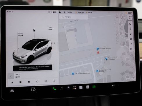 Used 2023 Tesla Model Y Long Range AWD/4WD image 19