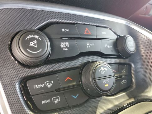 Used 2016 Dodge Challenger R/T Scat Pack w/ Leather Interior Group RWD image 27