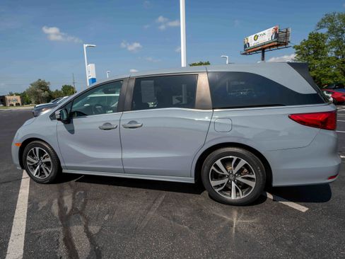 Used 2023 Honda Odyssey Touring image 4