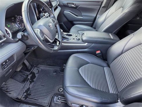 Certified 2023 Toyota Highlander XSE image 6