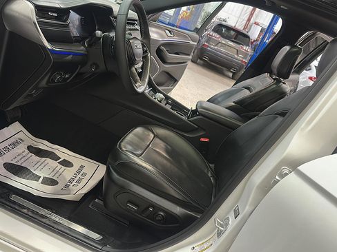 Used 2023 Jeep Grand Cherokee Overland image 15