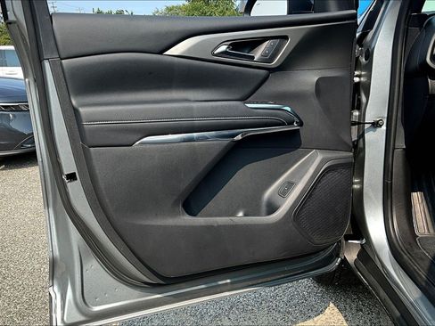 Used 2025 Chevrolet Traverse LT w/ Sun and Wheel Package FWD image 18