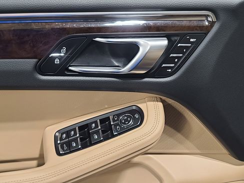 New 2026 Porsche Macan image 14