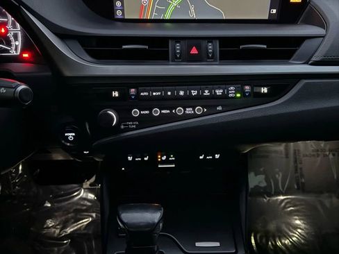 Used 2019 Lexus ES 300h w/ Premium Package image 26