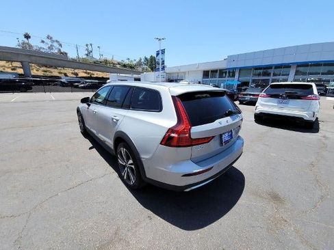 Used 2025 Volvo V60 B5 Cross Country Plus AWD/4WD image 6