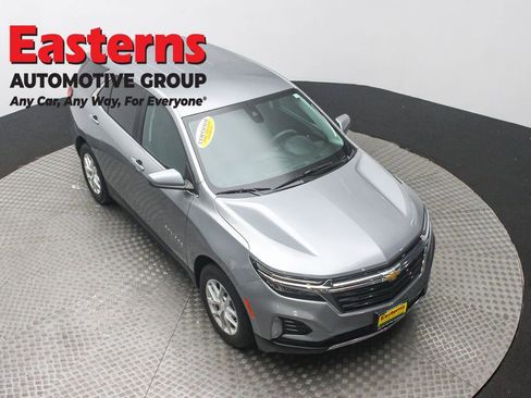 Used 2023 Chevrolet Equinox LT image 3