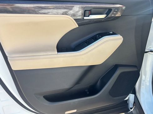 Used 2025 Toyota Highlander Limited image 5