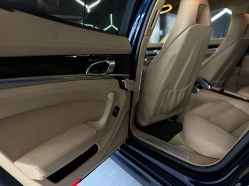 Used 2013 Porsche Panamera 4 Platinum Edition AWD/4WD image 28