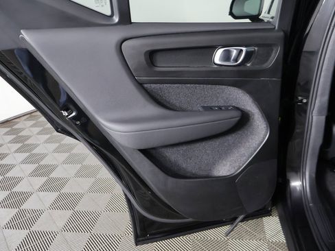 Used 2024 Volvo XC40 B5 Plus image 27