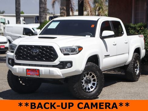 Used 2017 Toyota Tacoma TRD Sport w/ Tow Package (A/T) AWD/4WD image 4