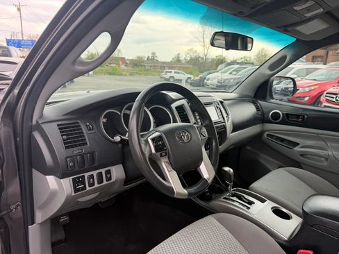 Used 2014 Toyota Tacoma 4x4 Double Cab w/ SR5 Package image 10