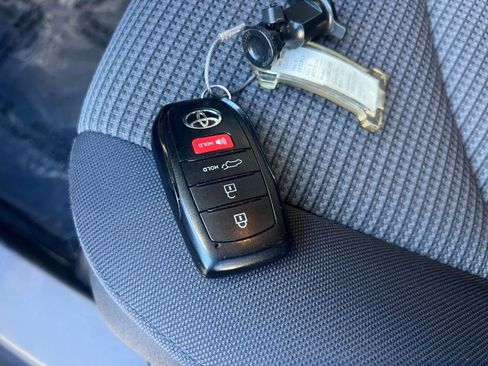 Used 2025 Toyota Highlander LE FWD image 22