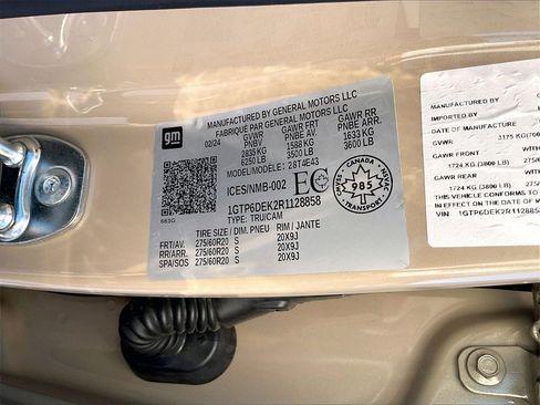 Used 2024 GMC Canyon AT4 w/ AT4 Premium Package image 33