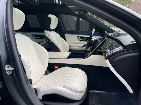 Used 2022 Mercedes-Benz S 580 4MATIC Sedan w/ AMG Line Package image 20