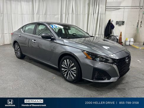 Used 2025 Nissan Altima 2.5 SV FWD image 1