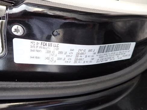 Used 2020 Chrysler Pacifica Touring image 28