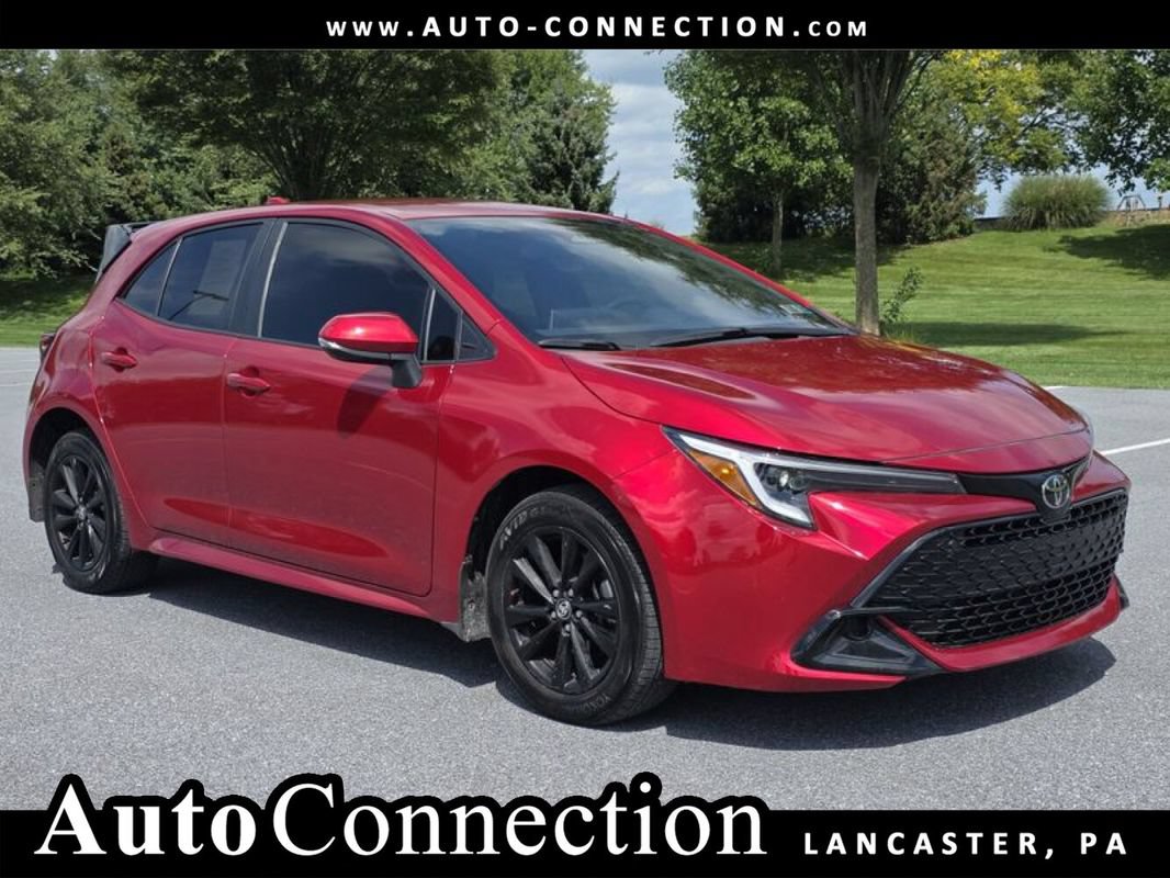 Used 2025 Toyota Corolla SE w/ SE Package FWD image 1