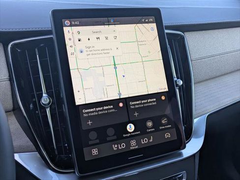 New 2026 Volvo XC90 T8 Plus w/ Protection Package Premier image 9