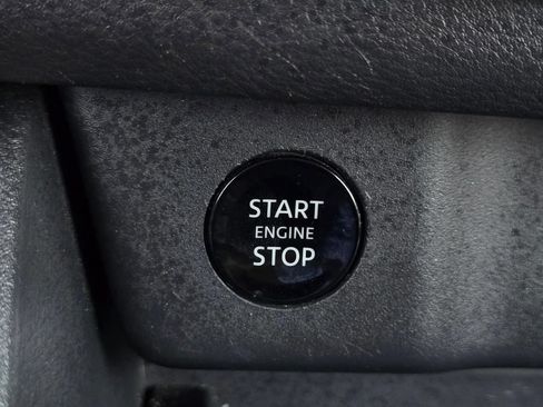 Used 2025 Nissan Rogue SV FWD image 25