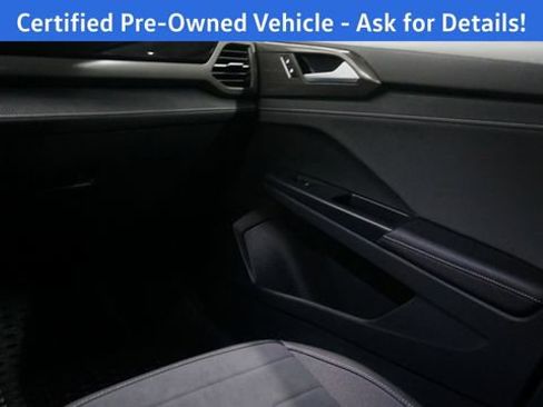 Certified 2025 Volkswagen Taos SE image 37