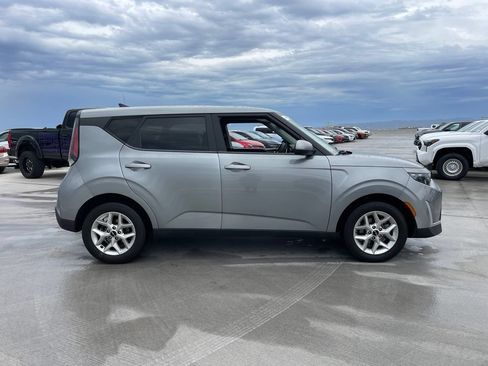 Used 2024 Kia Soul LX w/ Option Group 015 FWD image 3