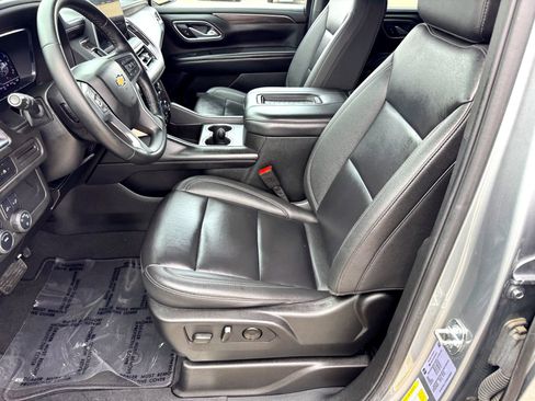 Used 2024 Chevrolet Suburban LT image 12