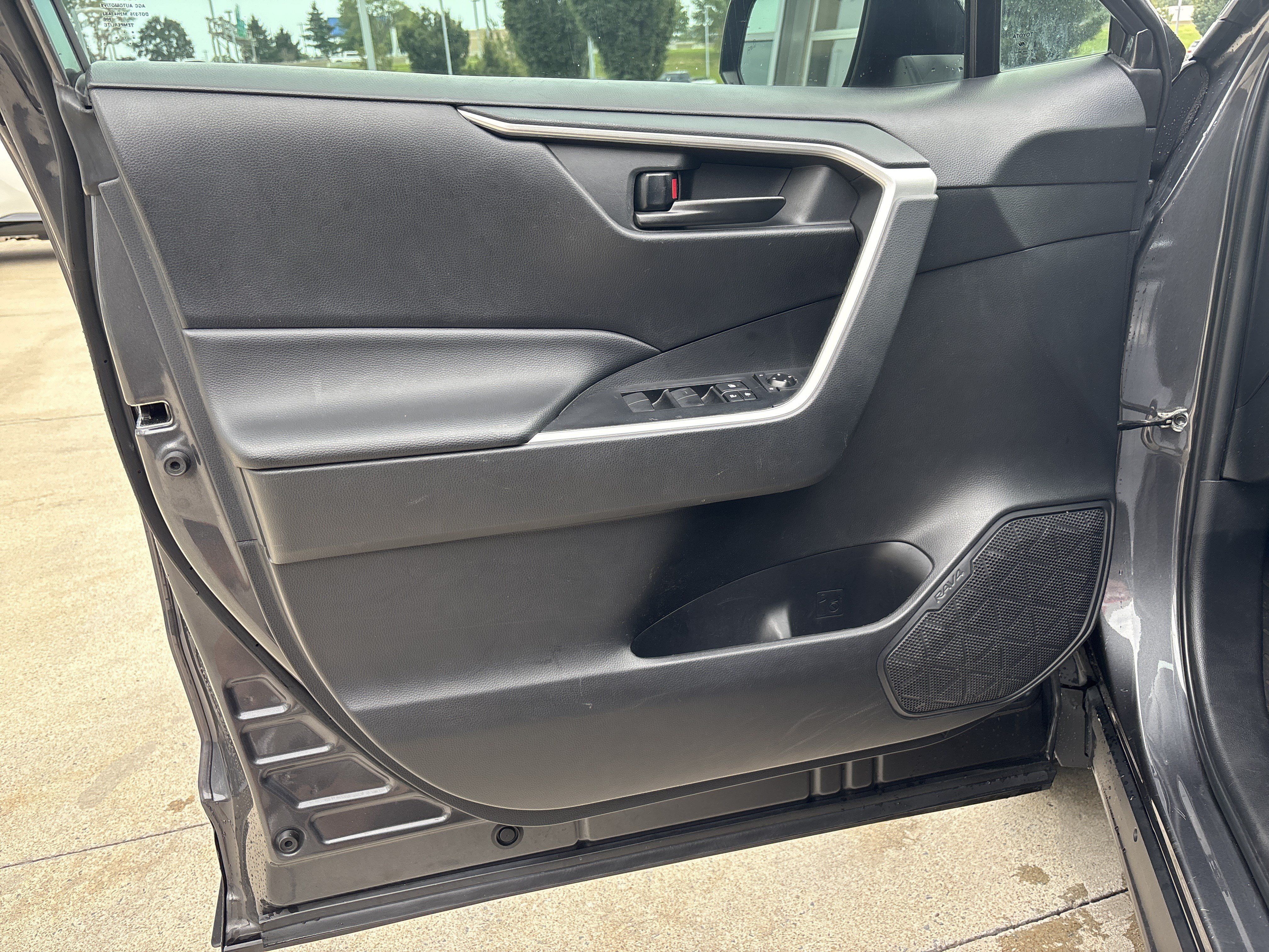 Used 2023 Toyota RAV4 LE AWD/4WD image 13