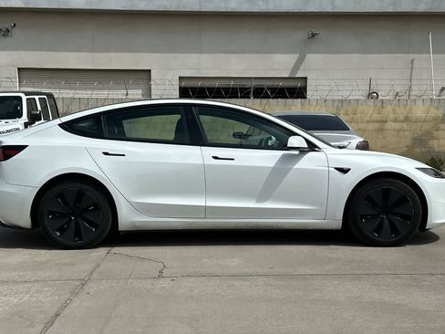 Used 2025 Tesla Model 3 Long Range RWD image 9